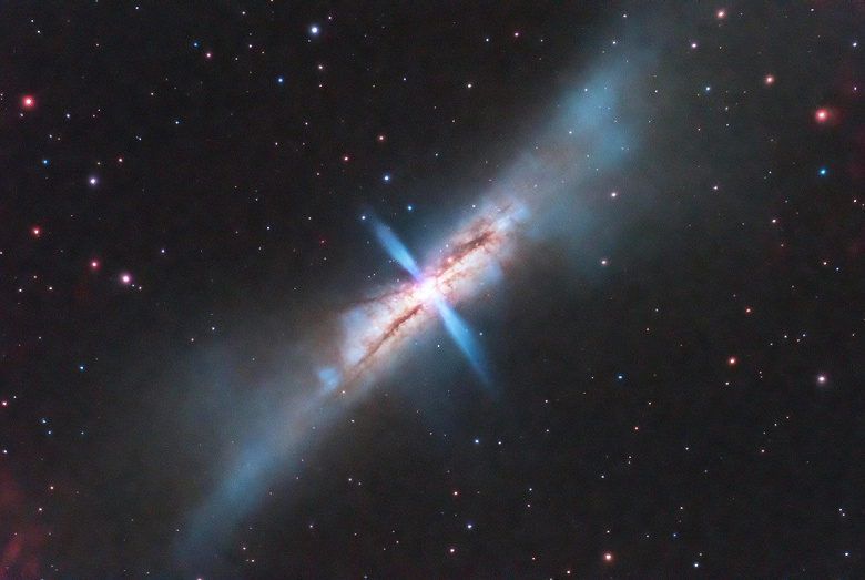 АТ 2024wpp: самая яркая быстрая оптическая вспышка указала на слияние чёрной дыры и массивной звезды